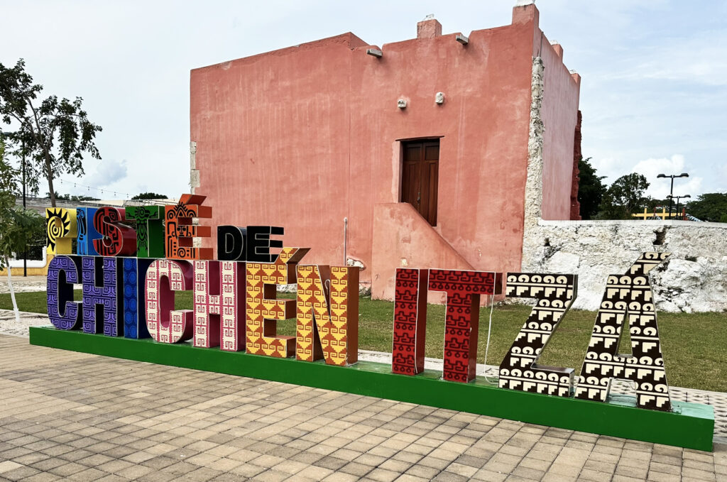 Chichén Itzá sign in Pisté, Mexico